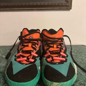 Zion 1 (size 12) Basketball shoe